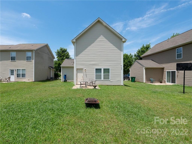 Photo 9 of 35 - 926 Corvus Ct, Charlotte, NC 28216