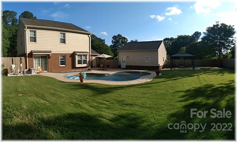 Photo 29 of 30 - 7526 Yellow Pine Ct, Charlotte, NC 28277