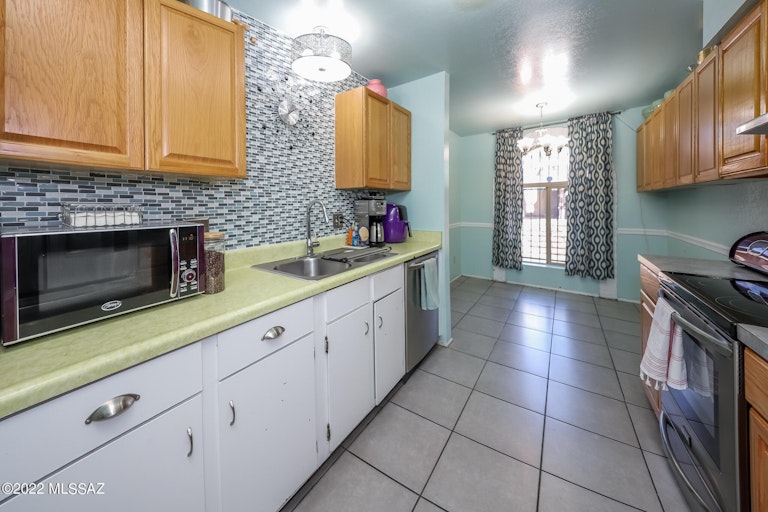 Photo 6 of 29 - 441 W Calle Lindero, Tucson, AZ 85704