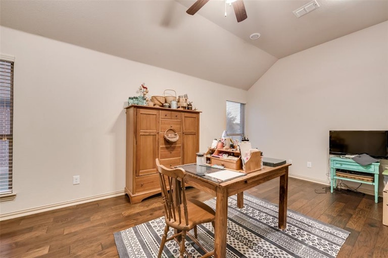 Photo 19 of 38 - 2222 Fallbrooke Dr, Grand Prairie, TX 75050