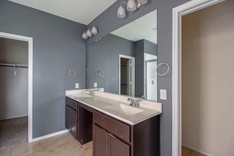 Photo 6 of 17 - 23726 San Barria Dr, Katy, TX 77493