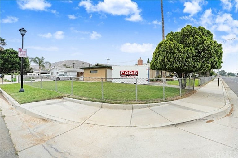 Photo 2 of 14 - 5468 La Sierra Ave, Riverside, CA 92505