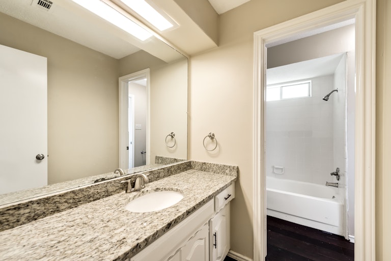 Photo 25 of 27 - 1528 Springtree Cir, Richardson, TX 75082