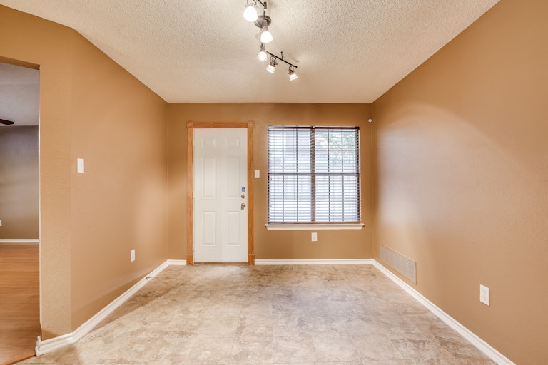 Photo 13 of 29 - 720 Ridgemont Dr, Allen, TX 75002