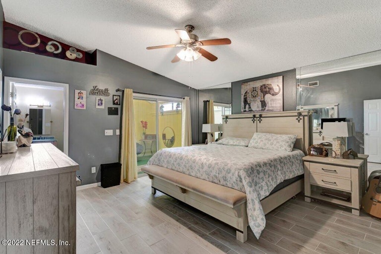 Photo 16 of 42 - 11981 Harbour Cove Dr S, Jacksonville, FL 32225