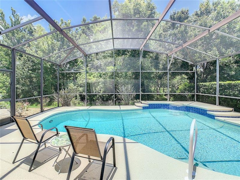 Photo 4 of 69 - 2704 Aloma Oaks Dr, Oviedo, FL 32765