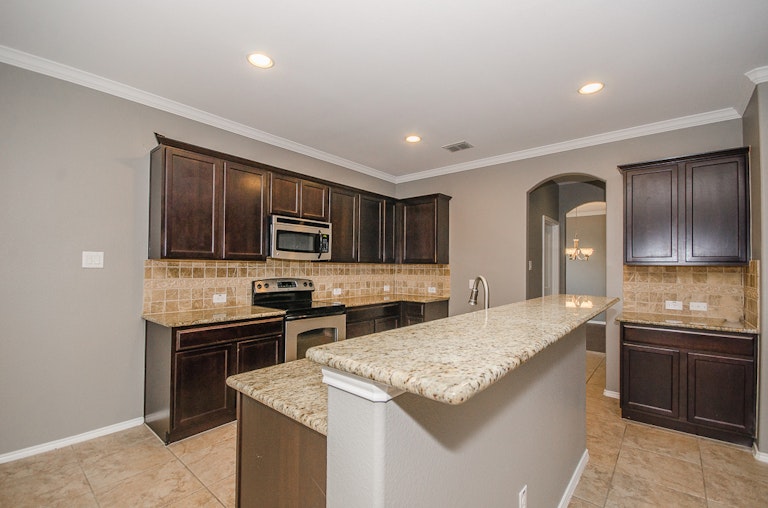 Photo 6 of 30 - 951 Crockett Dr, Lavon, TX 75166