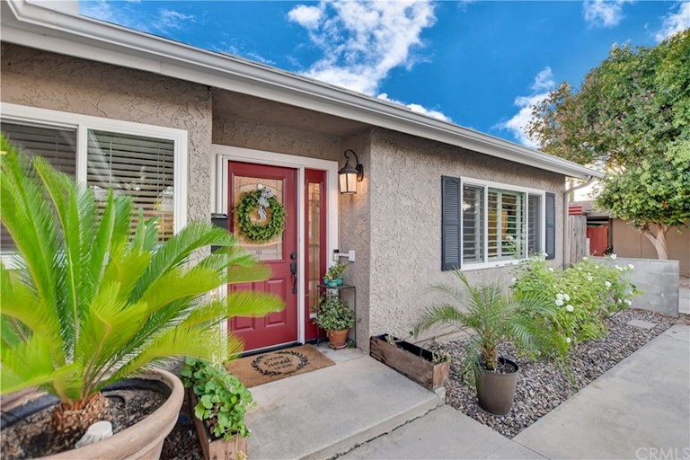 Photo 4 of 50 - 1986 Peyton Rd, La Verne, CA 91750