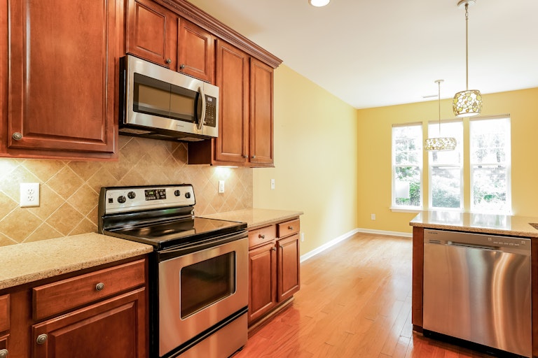 Photo 11 of 23 - 424 Hilltop View St, Cary, NC 27513