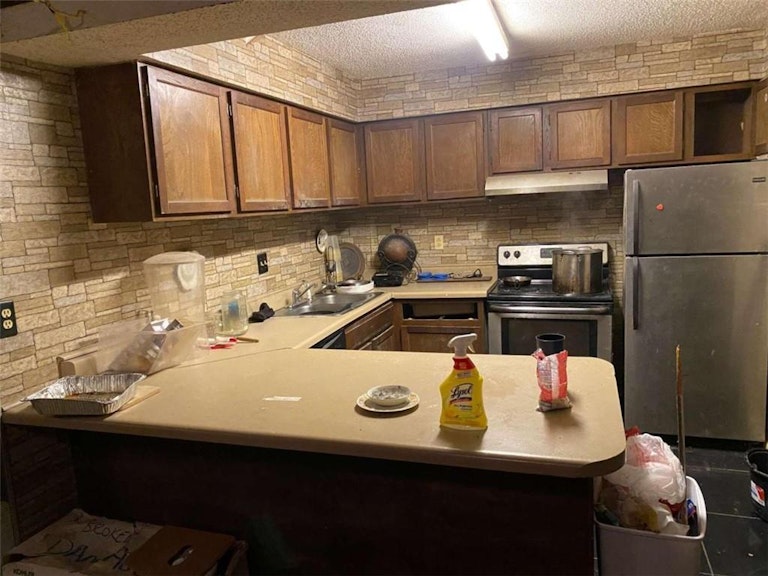 Photo 6 of 16 - 613 Camelot Dr, Atlanta, GA 30349