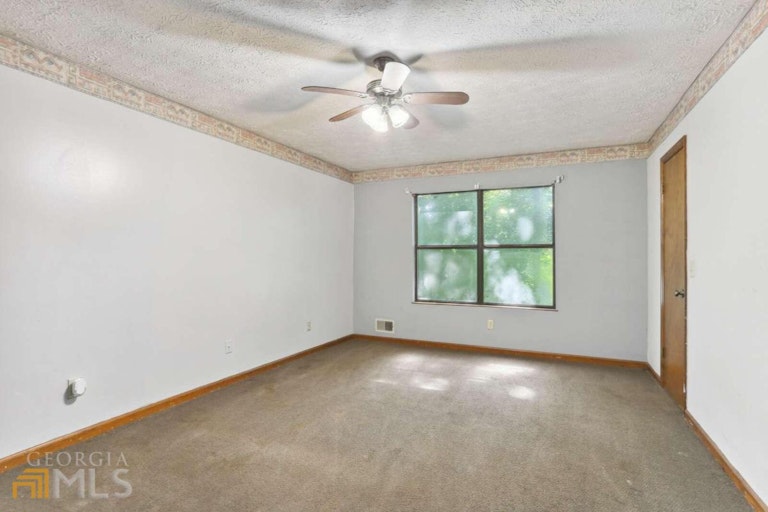 Photo 14 of 29 - 4264 Dustin Dr, Acworth, GA 30101