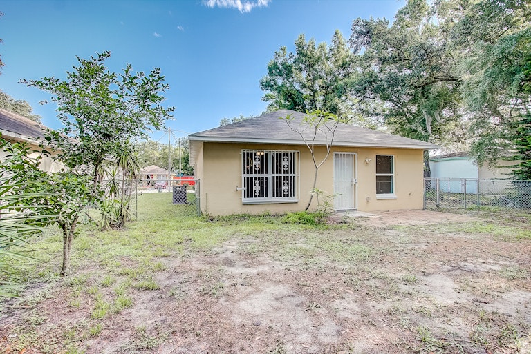 Photo 5 of 28 - 1915 2nd Dr, Sanford, FL 32771