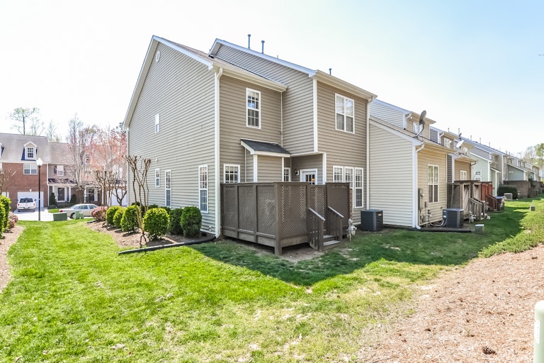 Photo 22 of 25 - 135 Florians Dr, Holly Springs, NC 27540