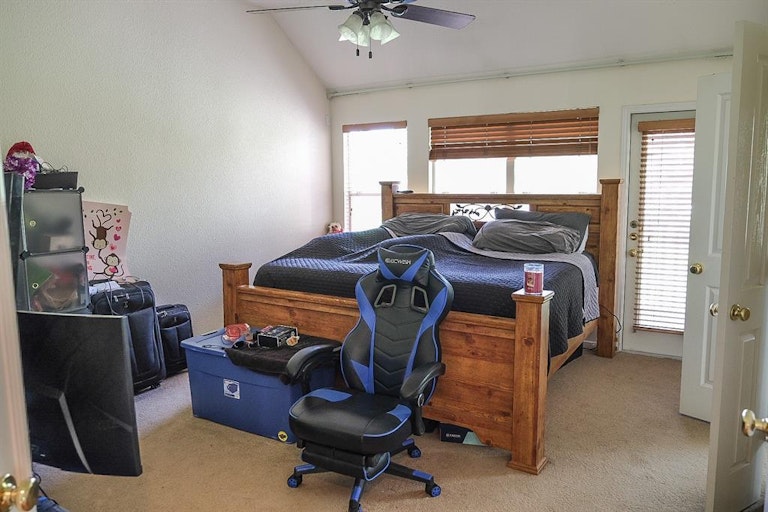 Photo 9 of 17 - 19 Cider Mill Ct, Spring, TX 77382