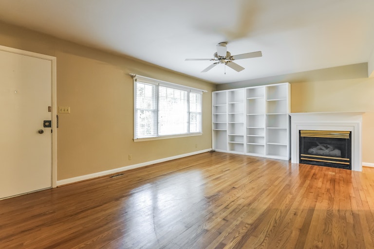 Photo 8 of 25 - 3309 Julian Dr, Raleigh, NC 27604