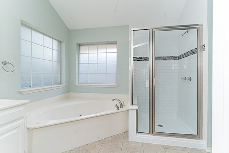 Photo 6 of 25 - 2811 Ashbury Dr, Arlington, TX 76015