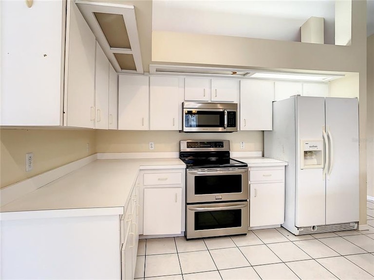 Photo 9 of 41 - 6923 Ashbury Dr, Lakeland, FL 33809