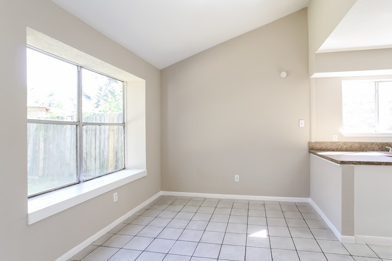 Photo 9 of 25 - 3911 Adonis Dr, Spring, TX 77373