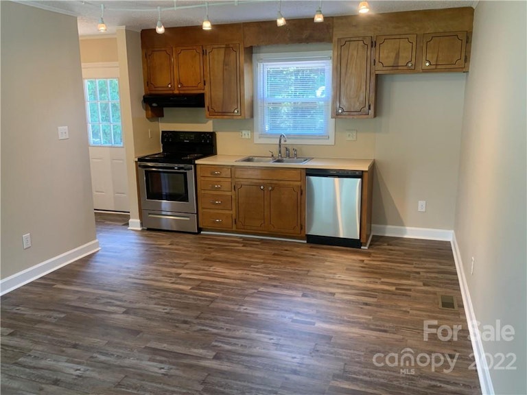Photo 3 of 16 - 408 Millsaps Rd, Statesville, NC 28625
