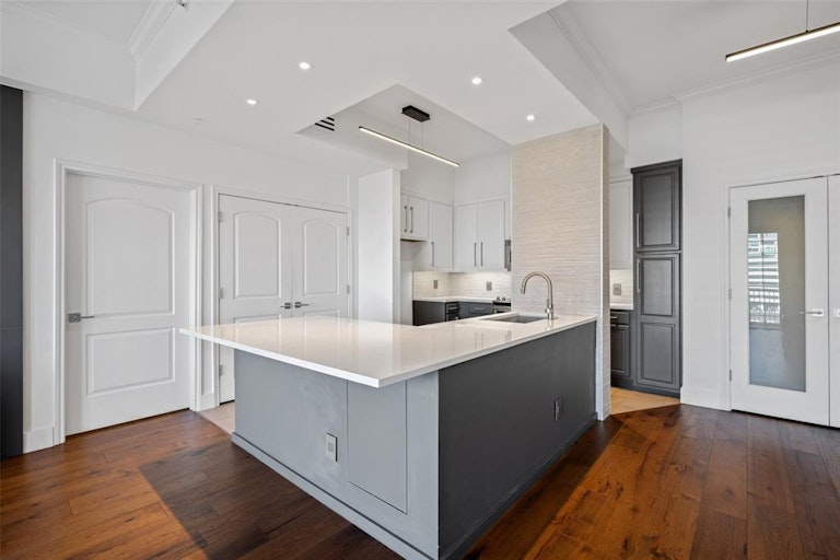 Photo 11 of 38 - 3225 Turtle Creek Blvd #1226, Dallas, TX 75219