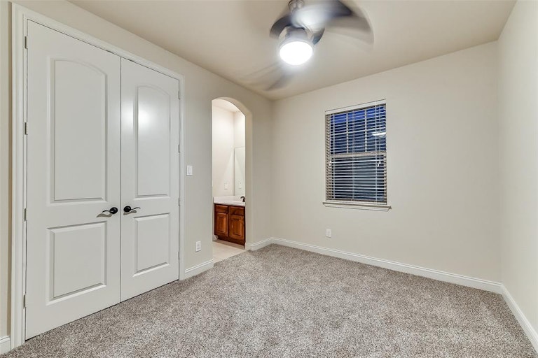 Photo 31 of 37 - 622 Arbol #9, Irving, TX 75039