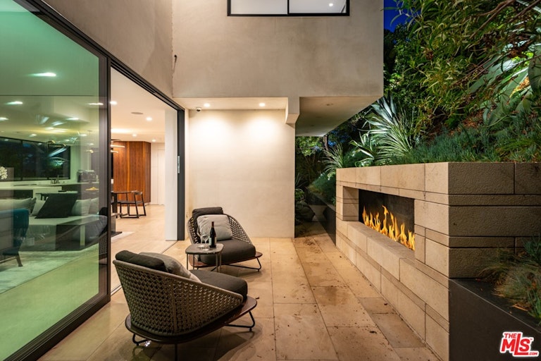 Photo 14 of 41 - 9393 Sierra Mar Dr, Los Angeles, CA 90069