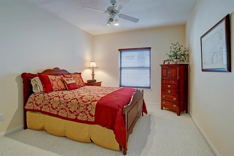 Photo 14 of 32 - 6308 Taggart St Unit B, Houston, TX 77007