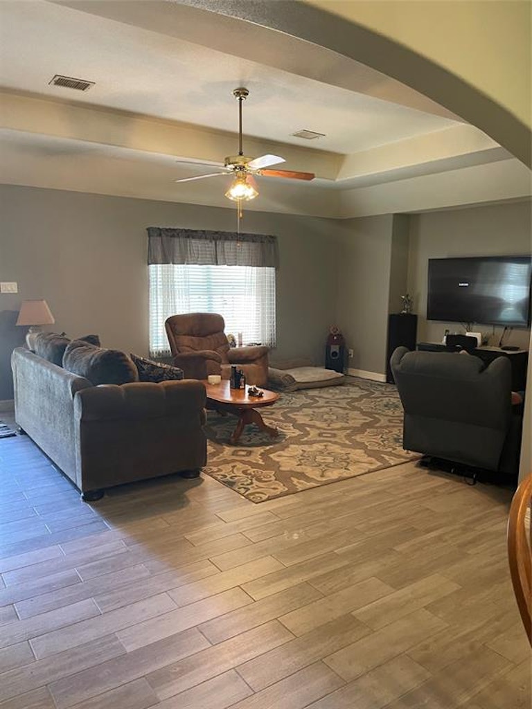 Photo 3 of 16 - 3688 White Oak Dr, Conroe, TX 77301