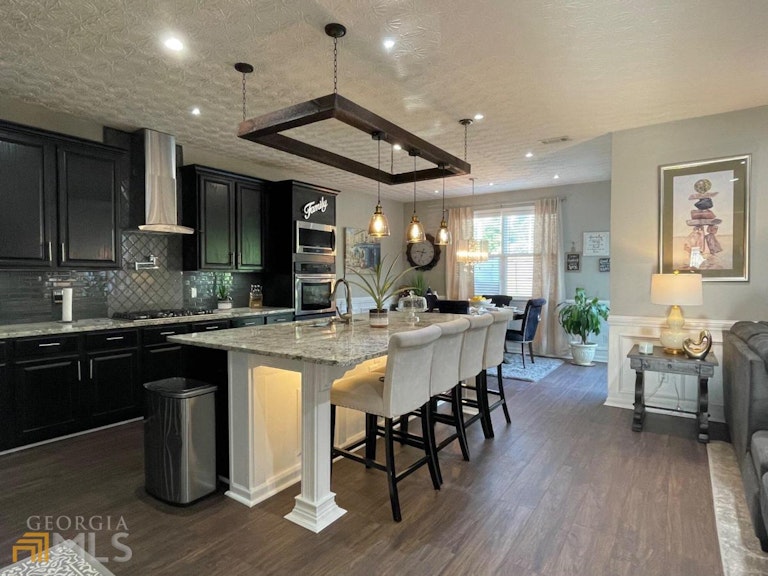 Photo 3 of 28 - 6111 Sparkling Cove Ln, Buford, GA 30518