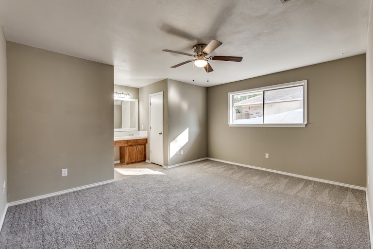 Photo 10 of 19 - 2117 Lea Meadow Cir, Corinth, TX 76208