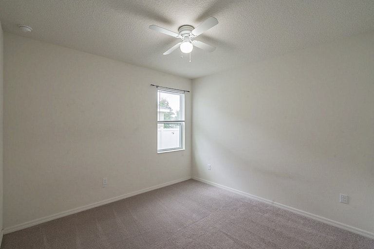 Photo 21 of 29 - 3343 Bethpage Loop, Mount Dora, FL 32757