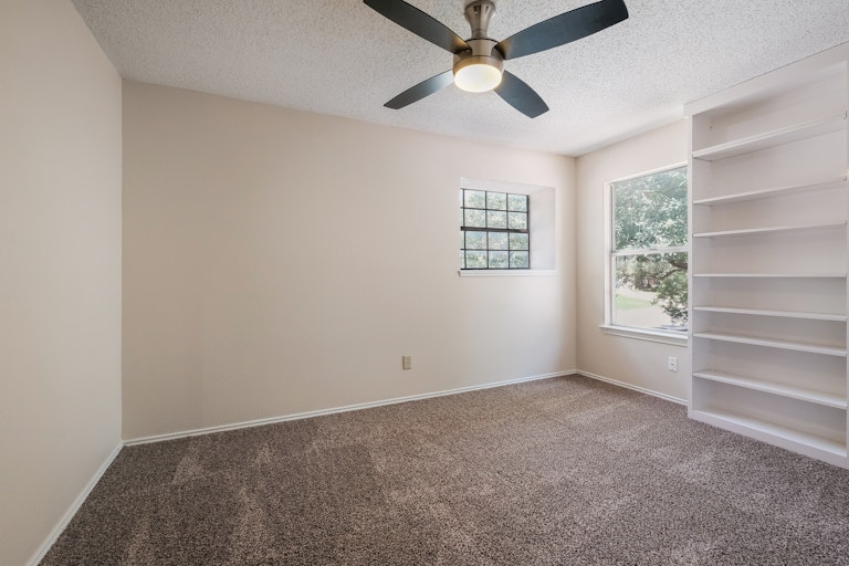 Photo 18 of 25 - 10138 Sandyglen, San Antonio, TX 78240