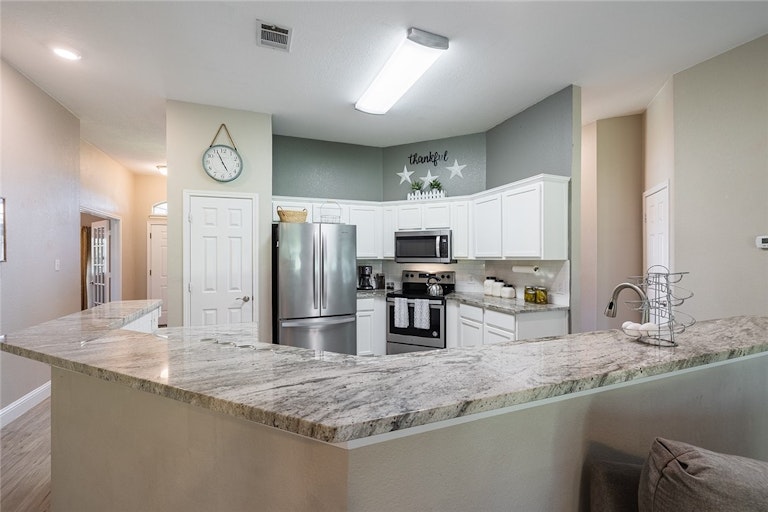Photo 17 of 40 - 21004 Apache Plum Ln, Pflugerville, TX 78660