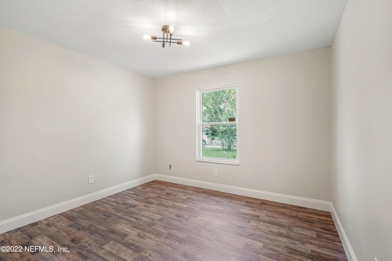 Photo 15 of 27 - 852 Maplewood Ln, Orange Park, FL 32065