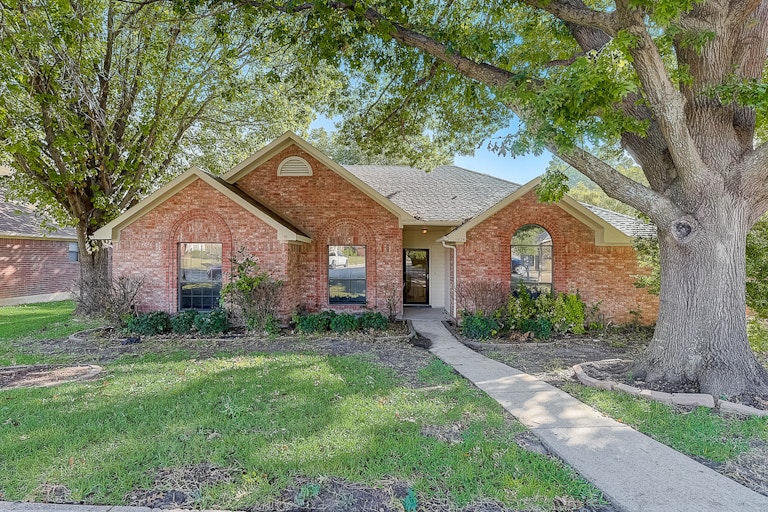 Photo 1 of 38 - 1926 Orchard Trl, Garland, TX 75040