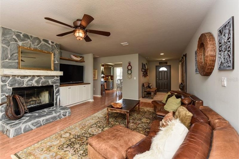 Photo 5 of 23 - 30750 Mossy Oak Ter, Myakka City, FL 34251
