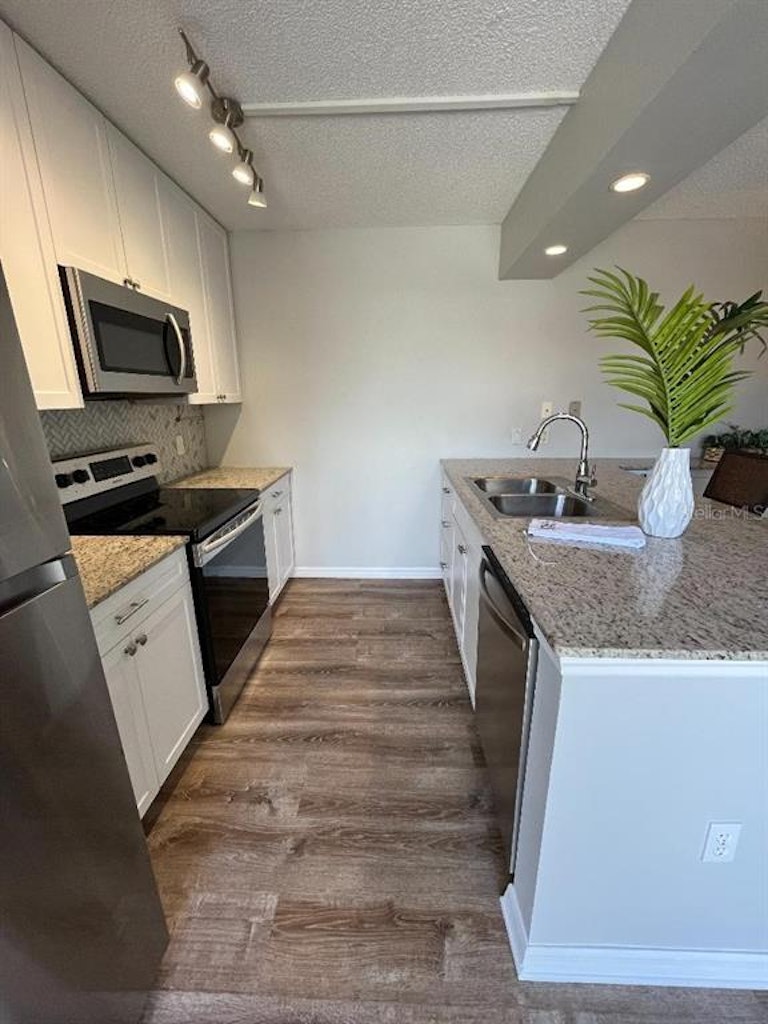 Photo 7 of 20 - 2955 Poplar Ave, Leesburg, FL 34748