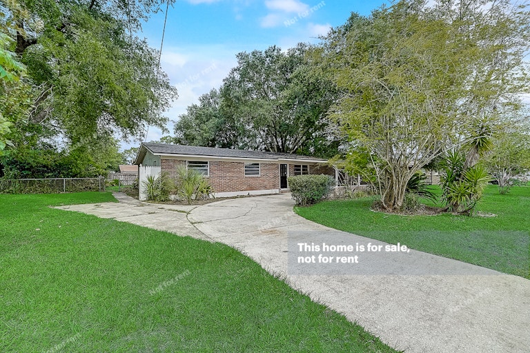 Photo 13 of 44 - 574 Valbon St, Orange Park, FL 32073