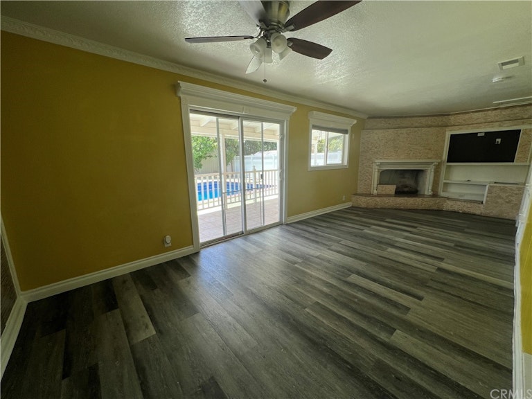 Photo 15 of 43 - 13944 Hartland St, Van Nuys, CA 91405