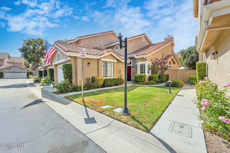 Photo 2 of 40 - 4891 Lazio Way, Oak Park, CA 91377