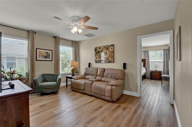 Photo 13 of 36 - 1033 Wood Cv, Kissimmee, FL 34743