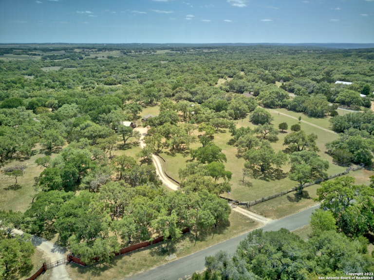 Photo 29 of 33 - 890 Eden Estates Dr, New Braunfels, TX 78132