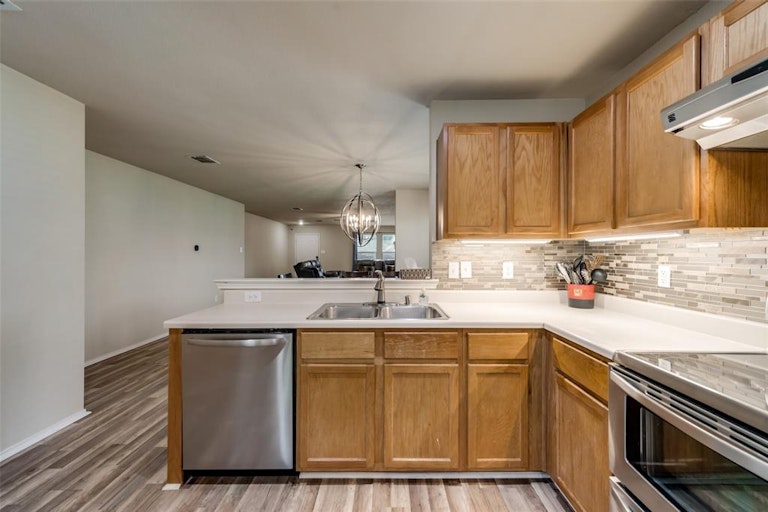 Photo 9 of 27 - 4816 Cedar Crest Dr, McKinney, TX 75070