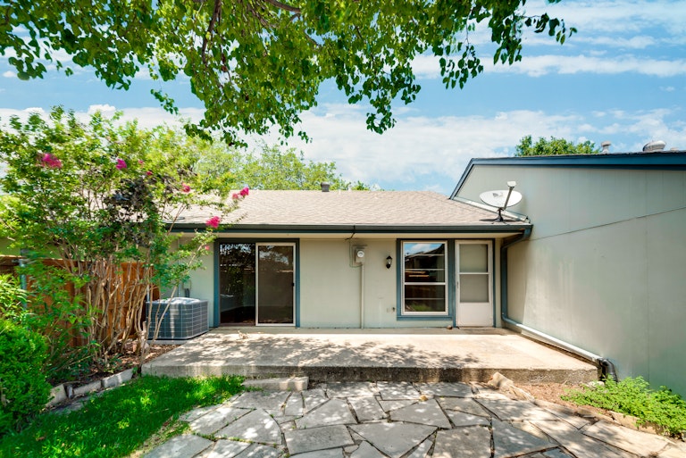 Photo 31 of 32 - 13740 Flagstone Ln, Dallas, TX 75240