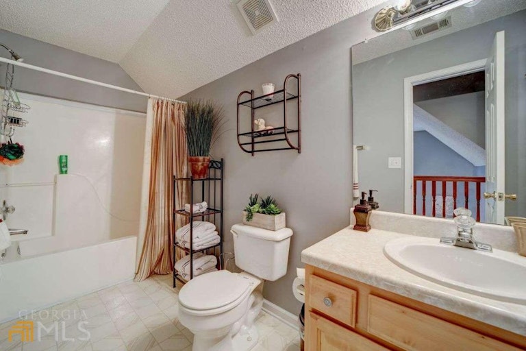 Photo 26 of 38 - 589 Whitby Dr, Douglasville, GA 30134