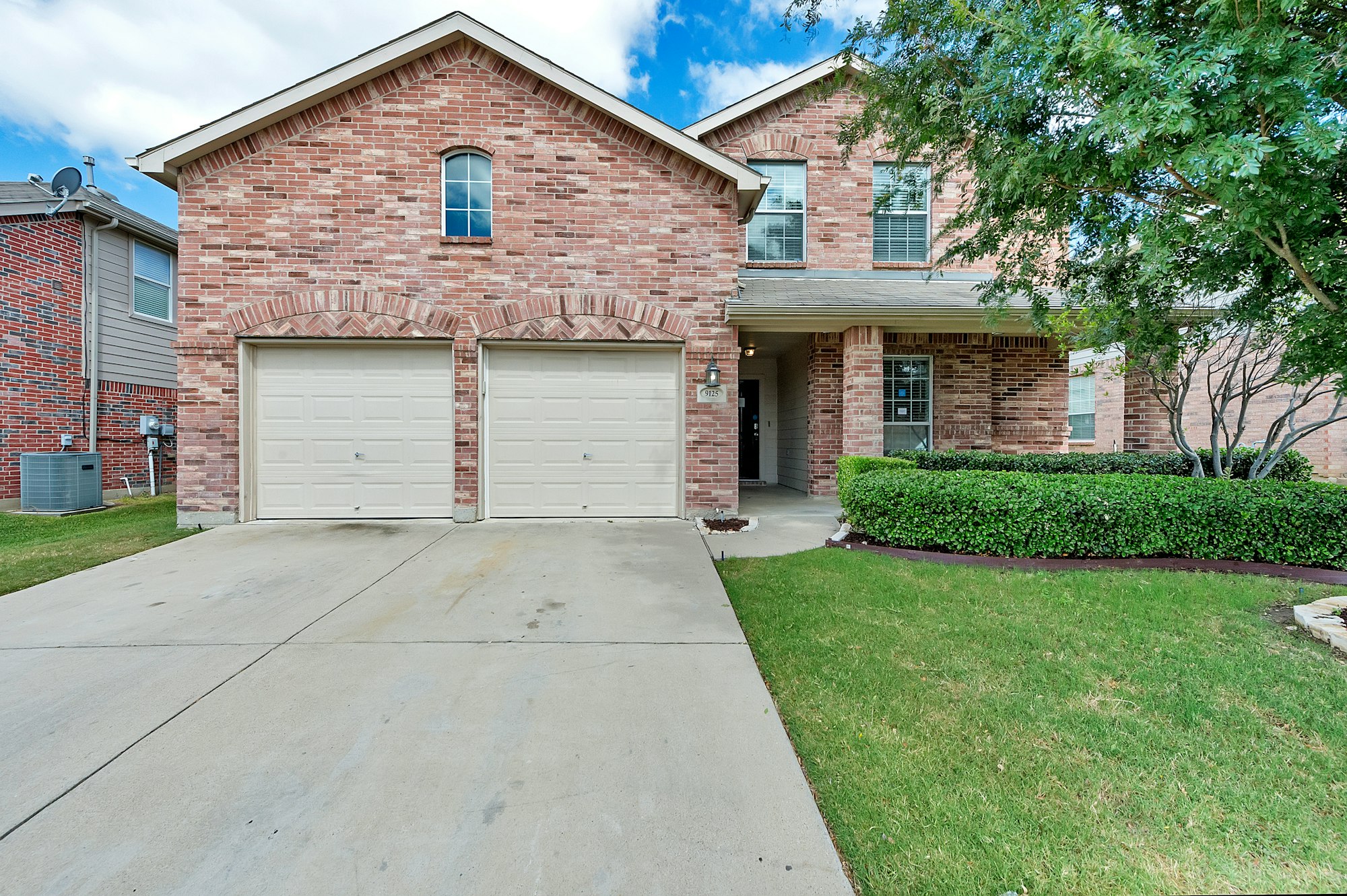 Photo 1 of 30 - 9125 Liberty Crossing Dr, Fort Worth, TX 76131