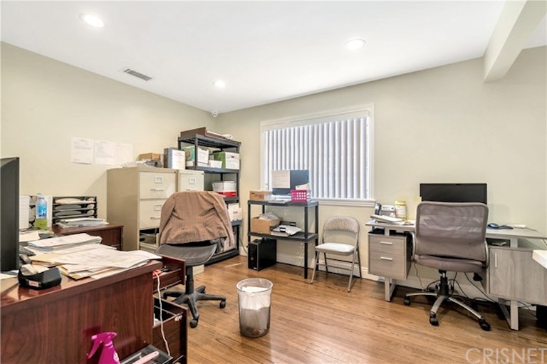 Photo 16 of 26 - 10404 Foothill Blvd, Sylmar, CA 91342