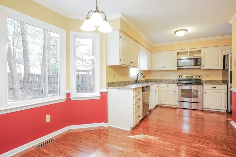 Photo 2 of 25 - 4101 Cary Oaks Dr, Apex, NC 27539