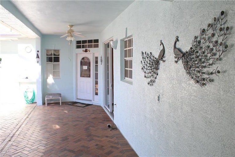 Photo 4 of 19 - 3904 Allamanda Ct, Clermont, FL 34711