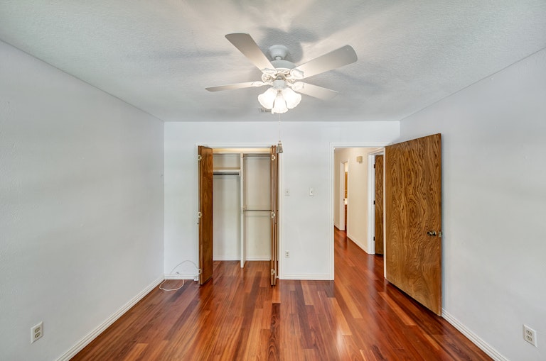 Photo 23 of 32 - 2233 Stafford Dr, Arlington, TX 76012